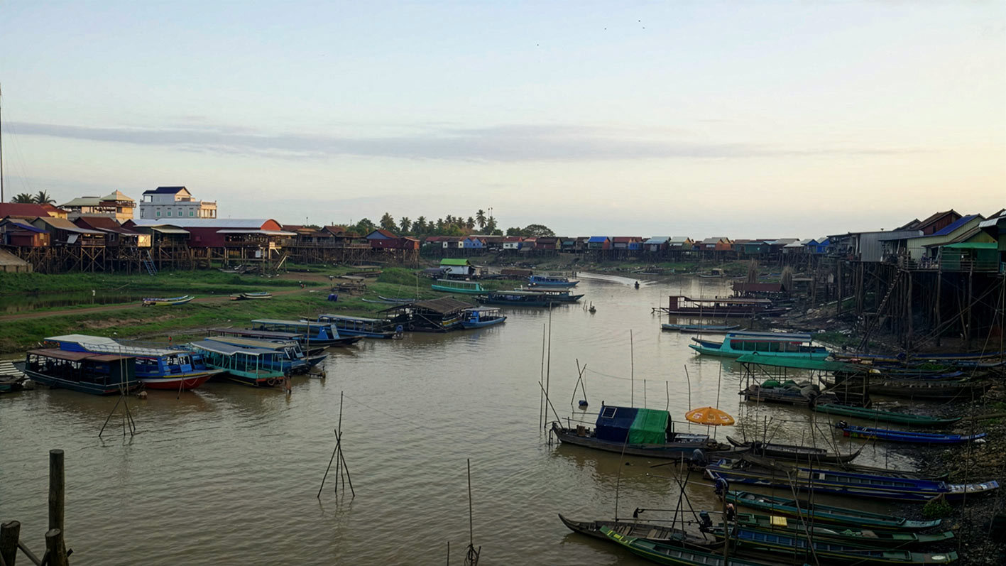 Explore Kampong Khleang Floating Village