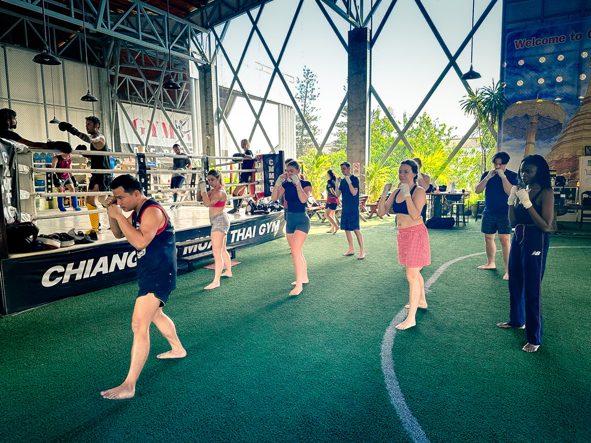 Group Learninig Muay Thai Boxing