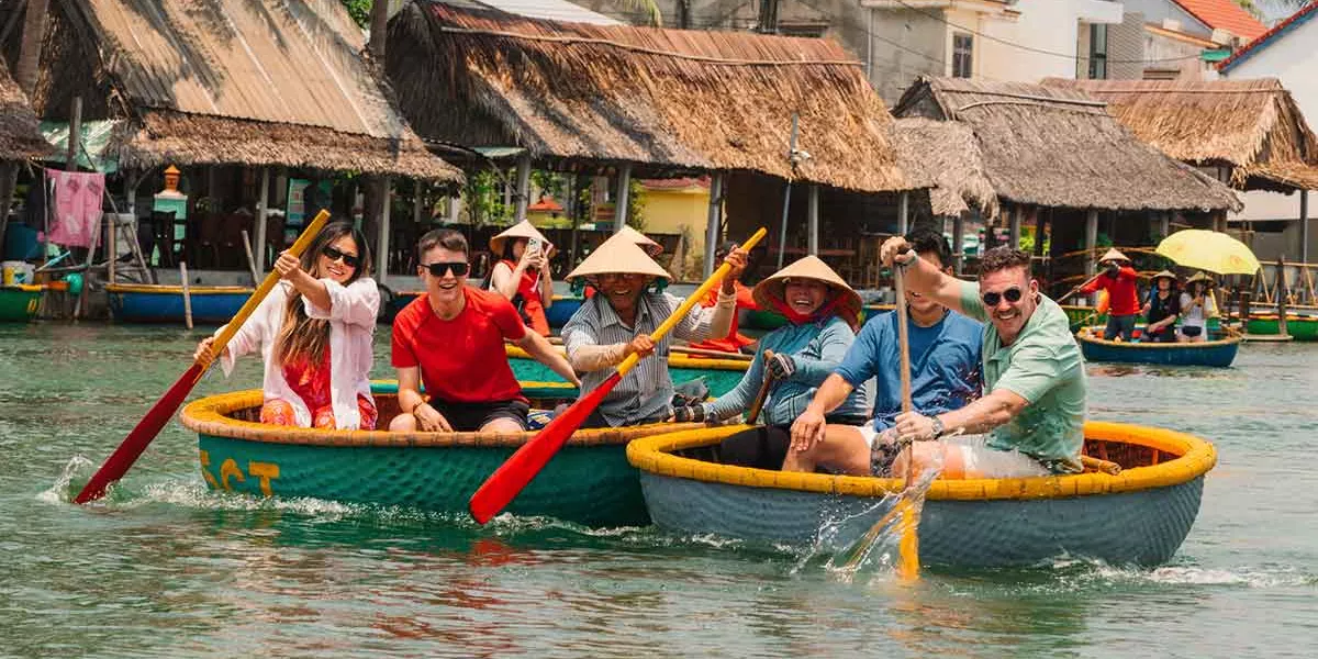 Round Boat Canoing Vietnam