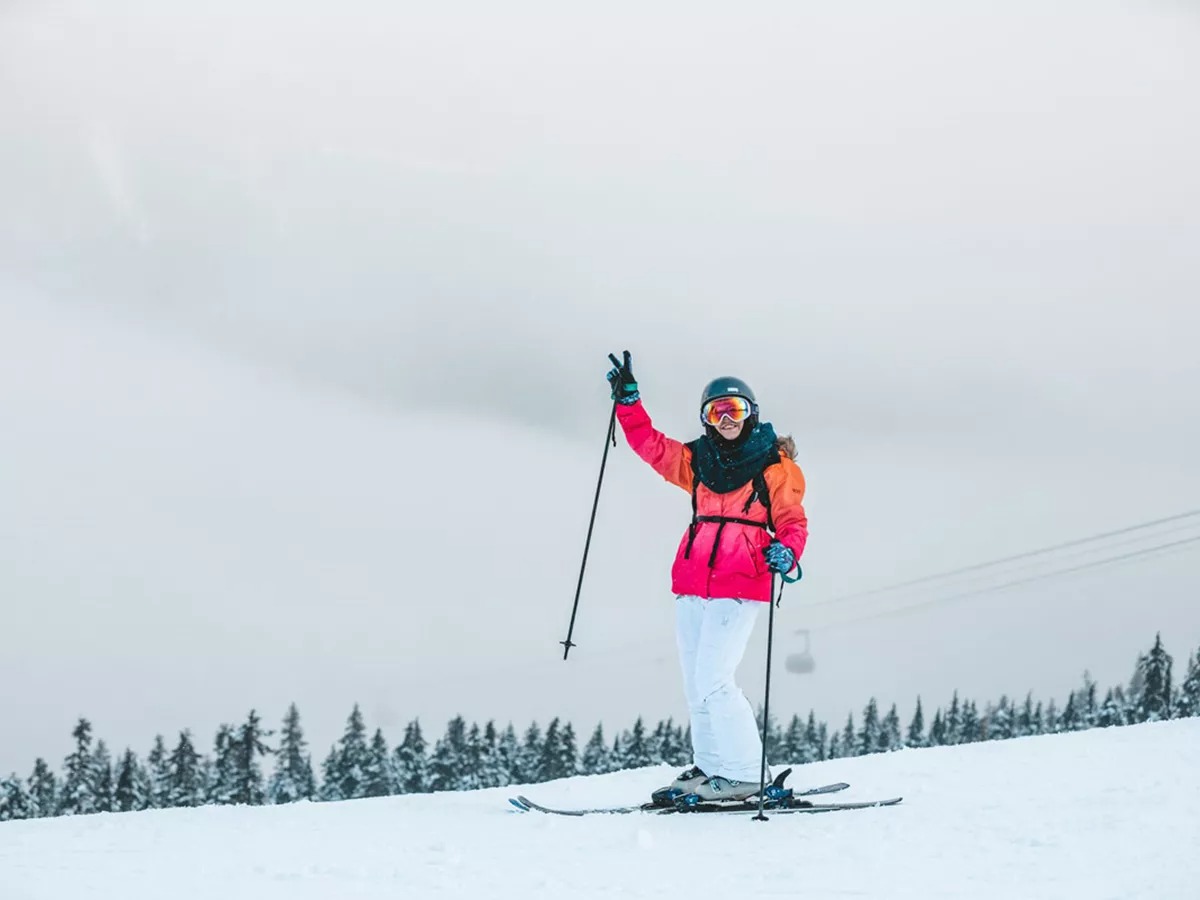 imgi_46_person-skiing-and-smiling.jpeg