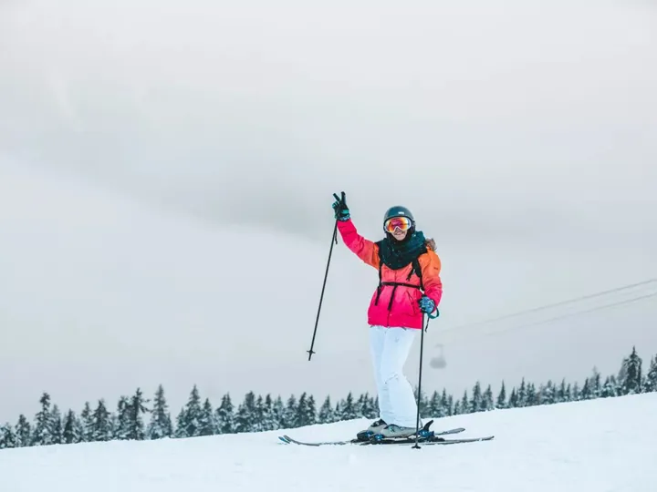 imgi_46_person-skiing-and-smiling.jpeg