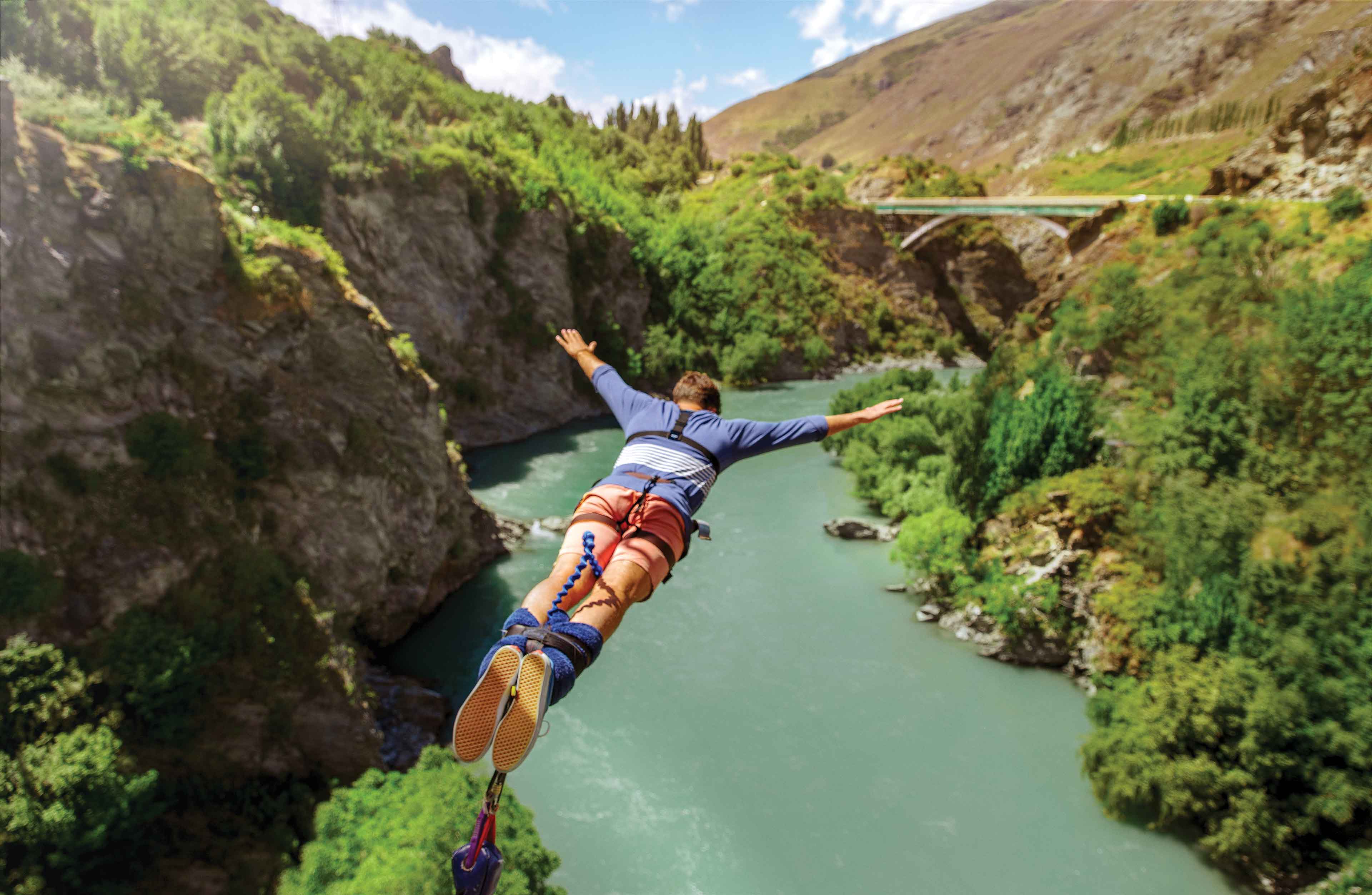 Bungee Jumping Of Bridge New Zealand 074NWZD2014