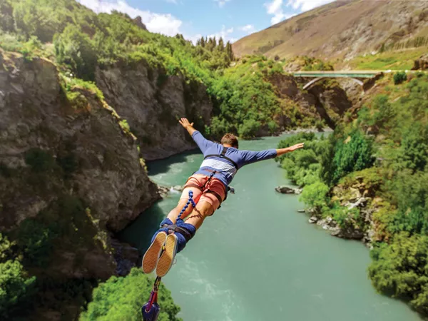 Bungee Jumping Of Bridge New Zealand 074NWZD2014