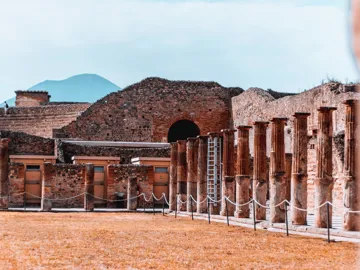 guided-tour-of-ancient-pompeii-italy.jpg