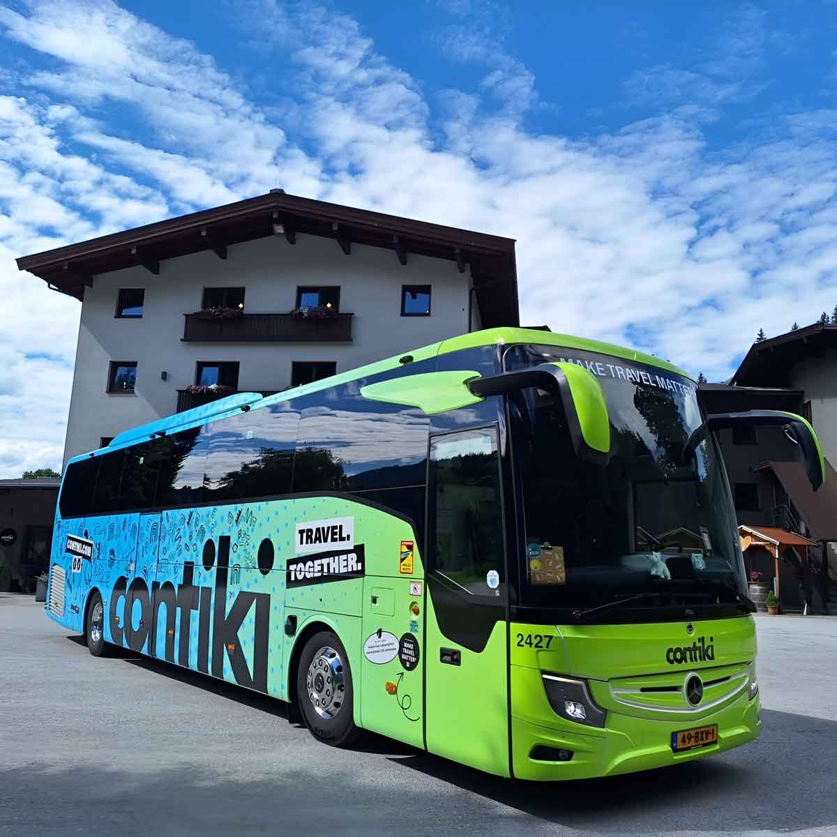 contiki-coach.jpg