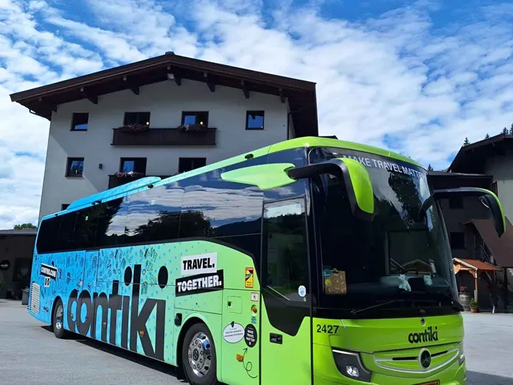 contiki-coach.jpg