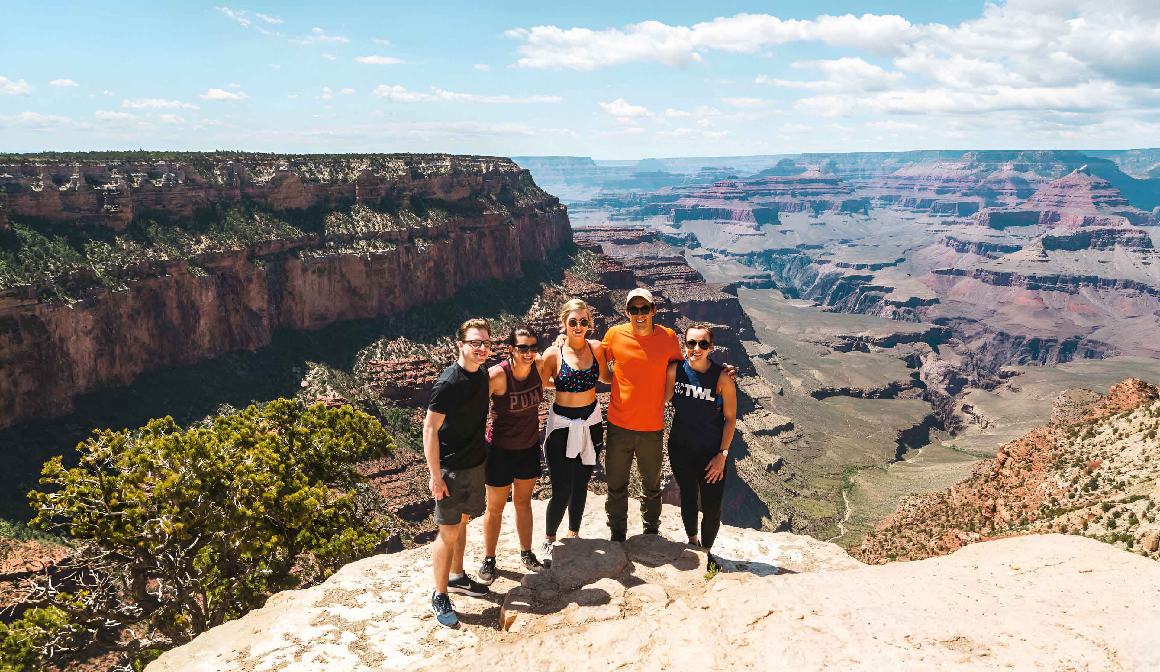 Young friends at the Grand Canyon in the USA.