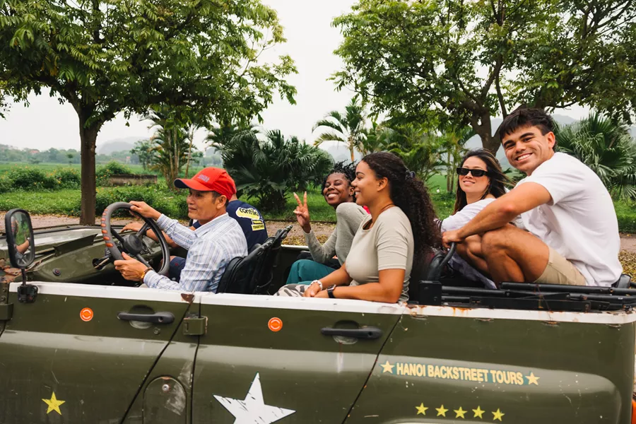 travellers in vietnam