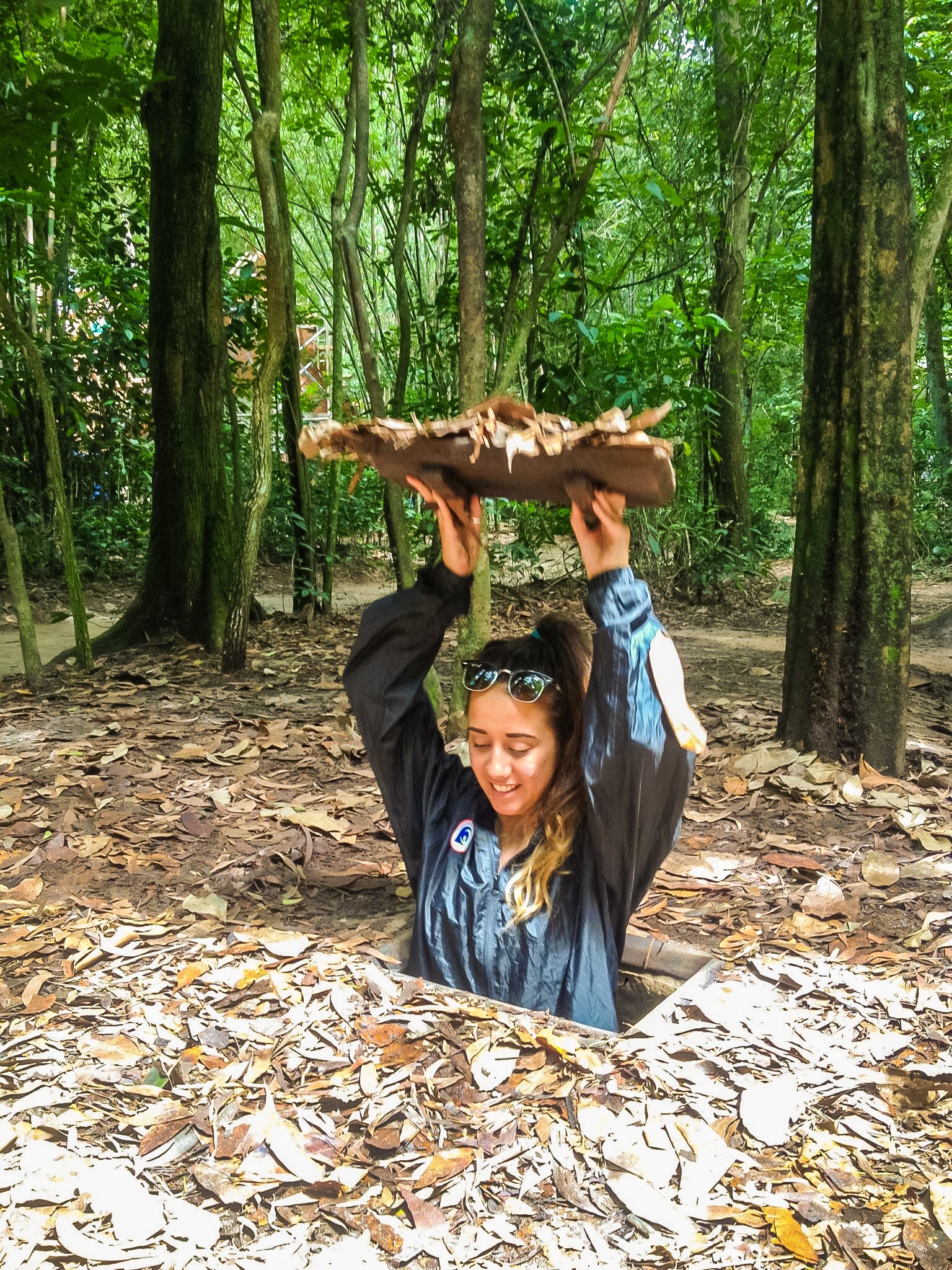Crawl through Củ Chi Tunnels 