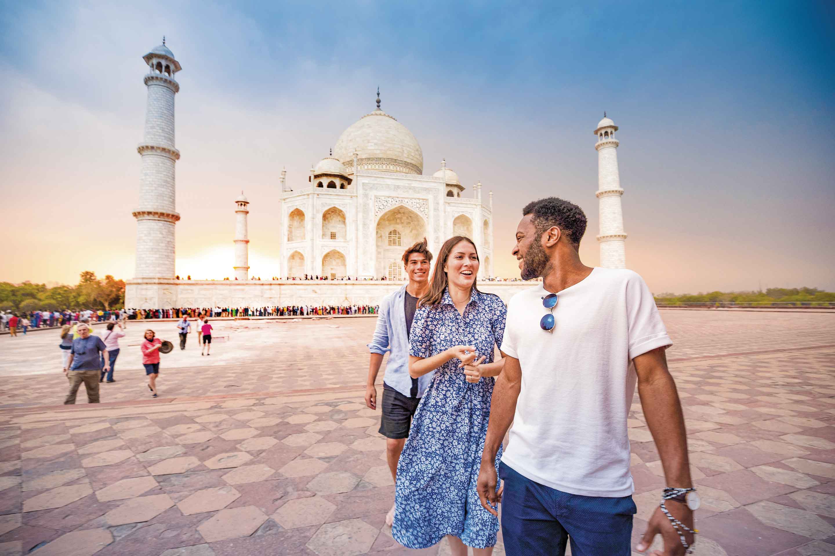 Group Having Fun Visiting The Taj Hahol India 0402ASIA2018 A
