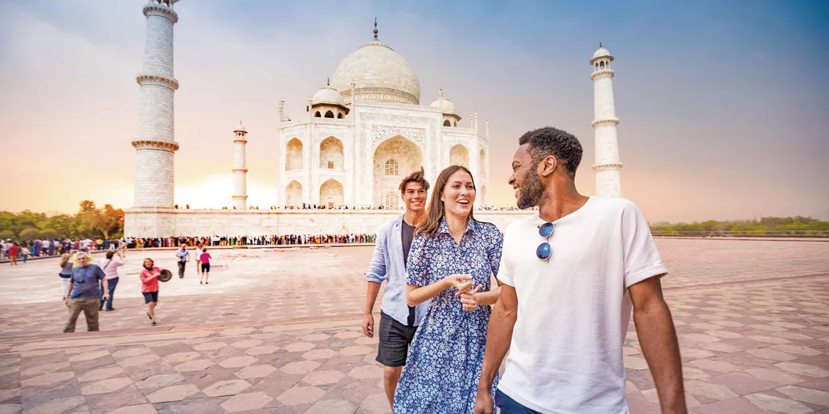 Group Having Fun Visiting The Taj Hahol India 0402ASIA2018 A