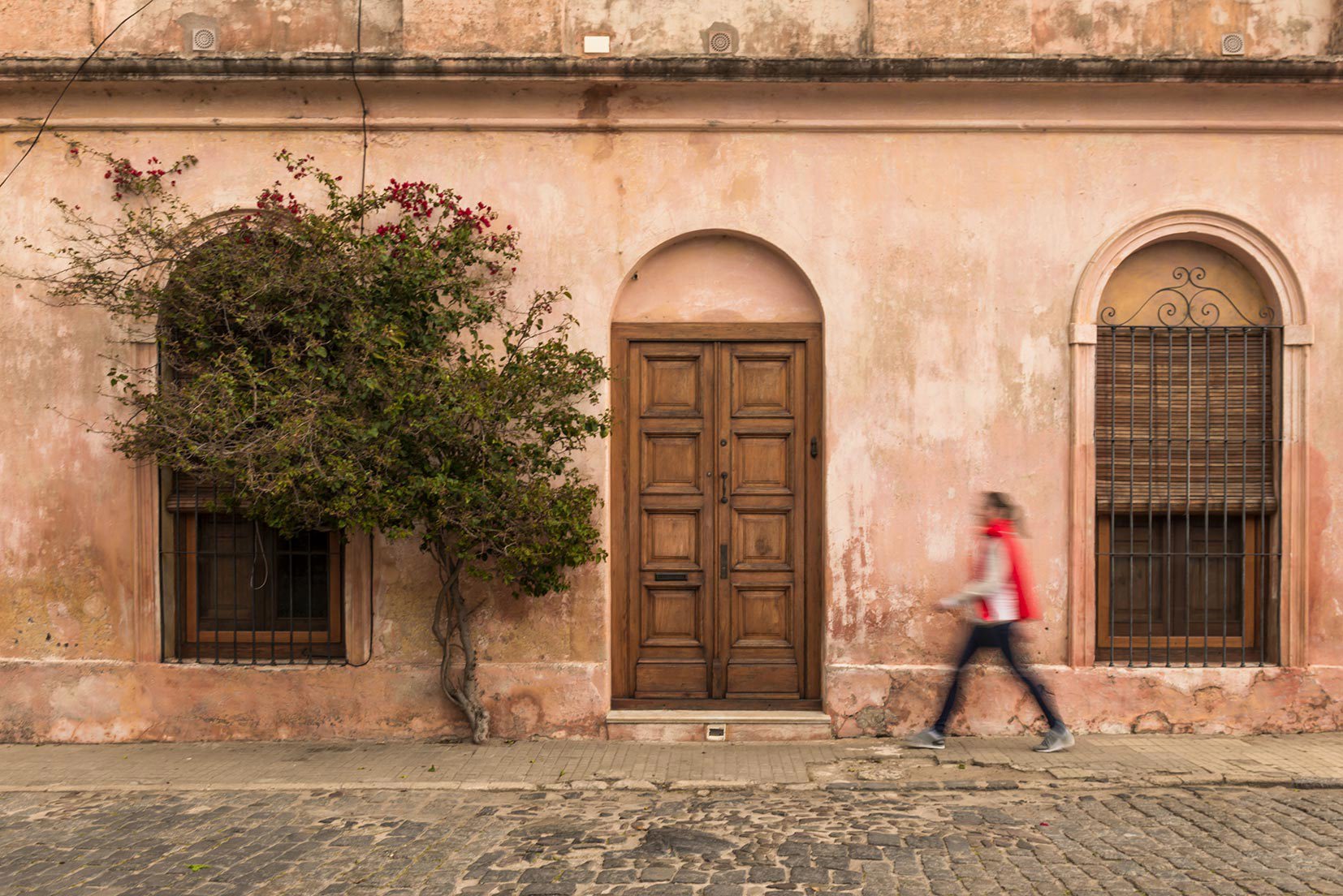 Discover Colonia on foot