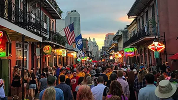 America Crowded Street