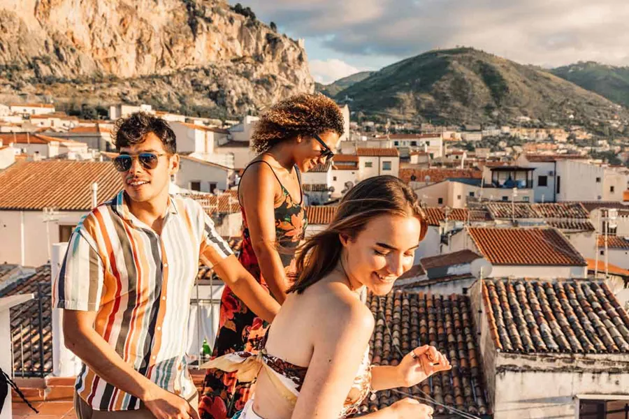 Trio Of Young Travelers On Rooftops In Sicily 33 29548