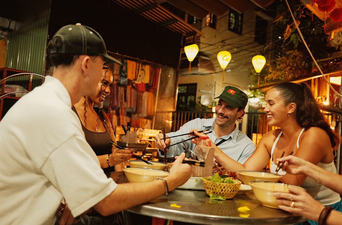 Travellers Enjoying Street Food Chopsticks Hoi An Vietnam