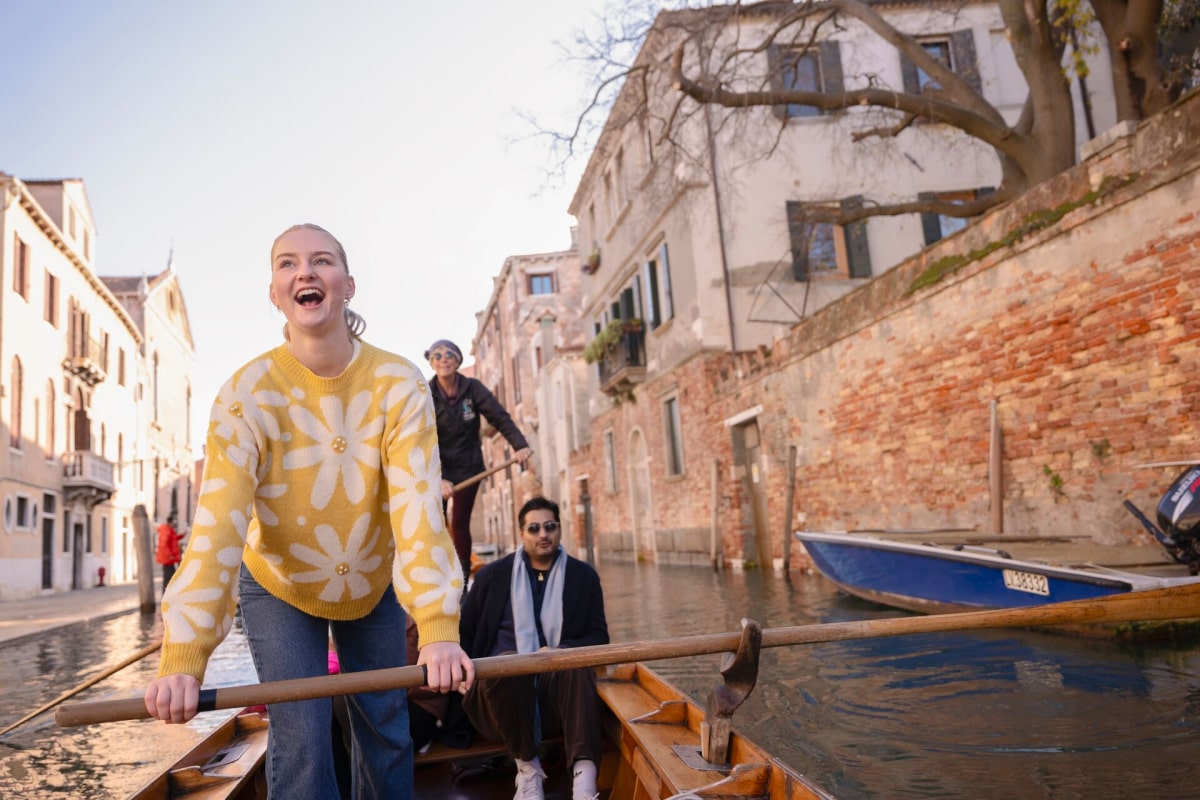 Ride A Gondola In Venice With Contiki M