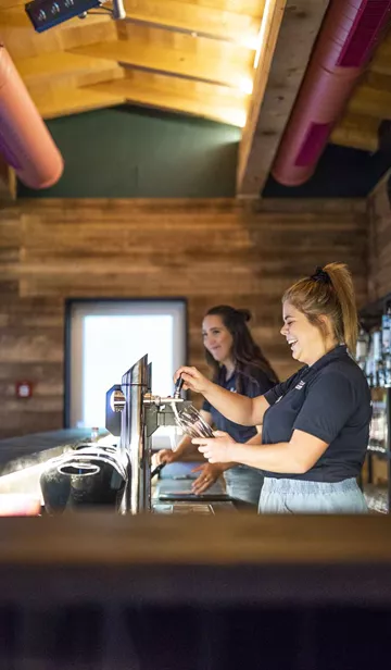 Contiki Team Memeber Behind The Bar 0093EURS2019