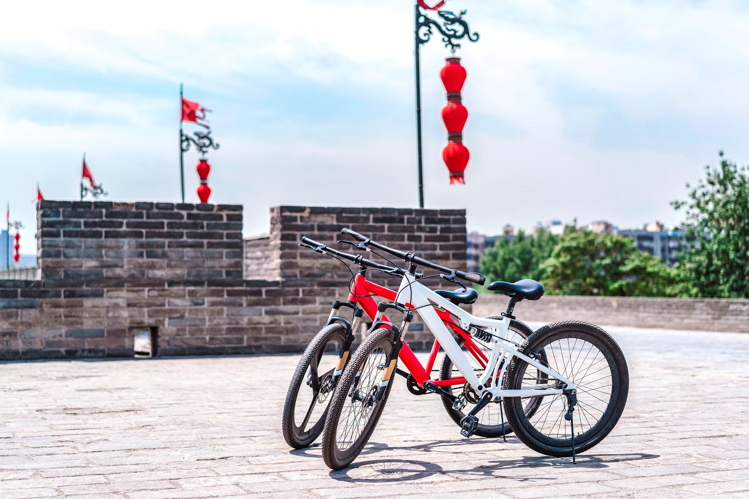 Cycle the Ancient Xi’an City Walls