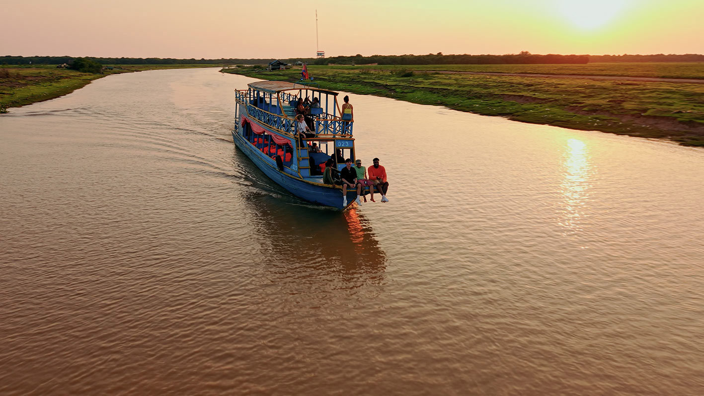 Cruise Tonlé Sap Lake at Sunset