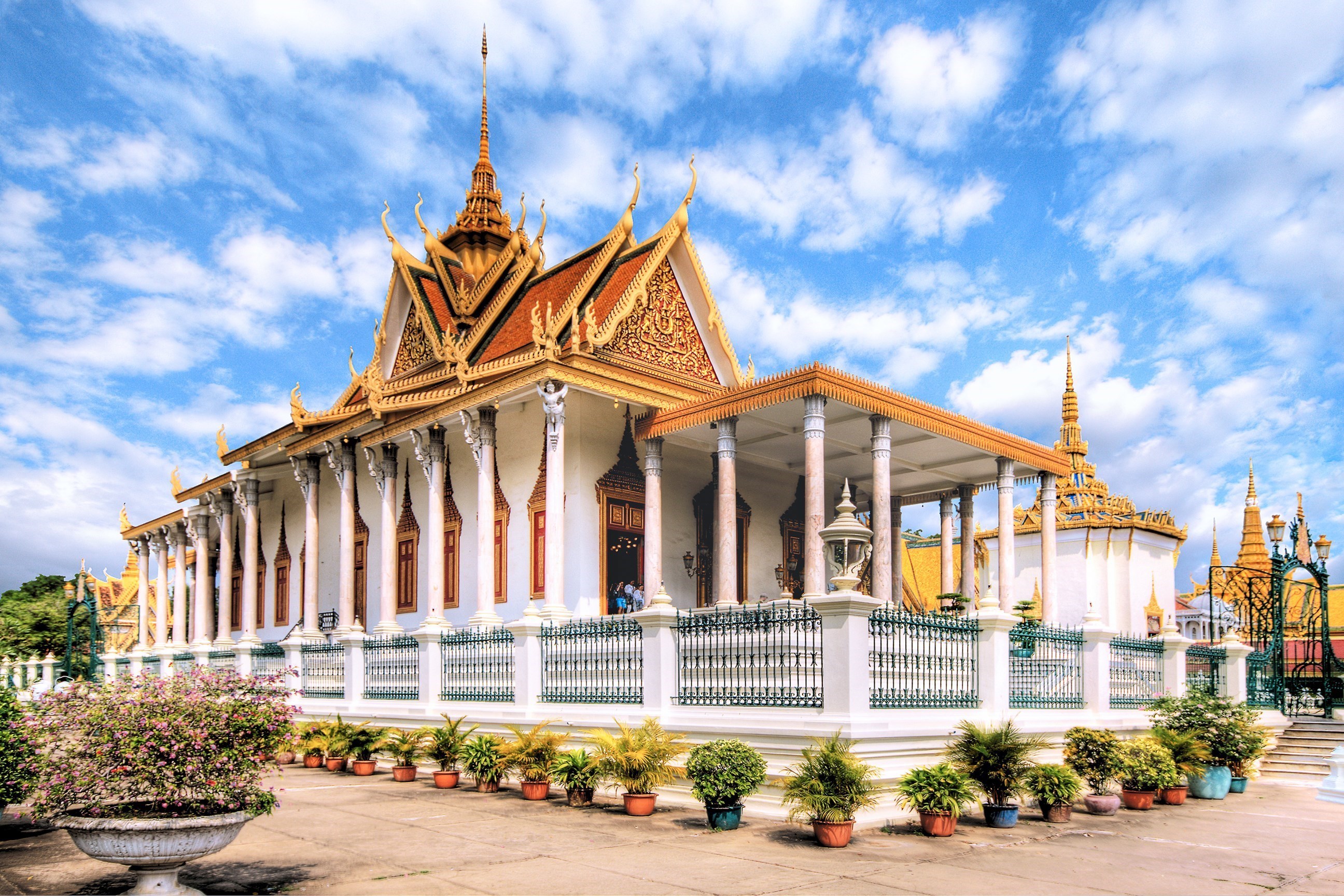 Marvel at the Royal Palace & Silver Pagoda