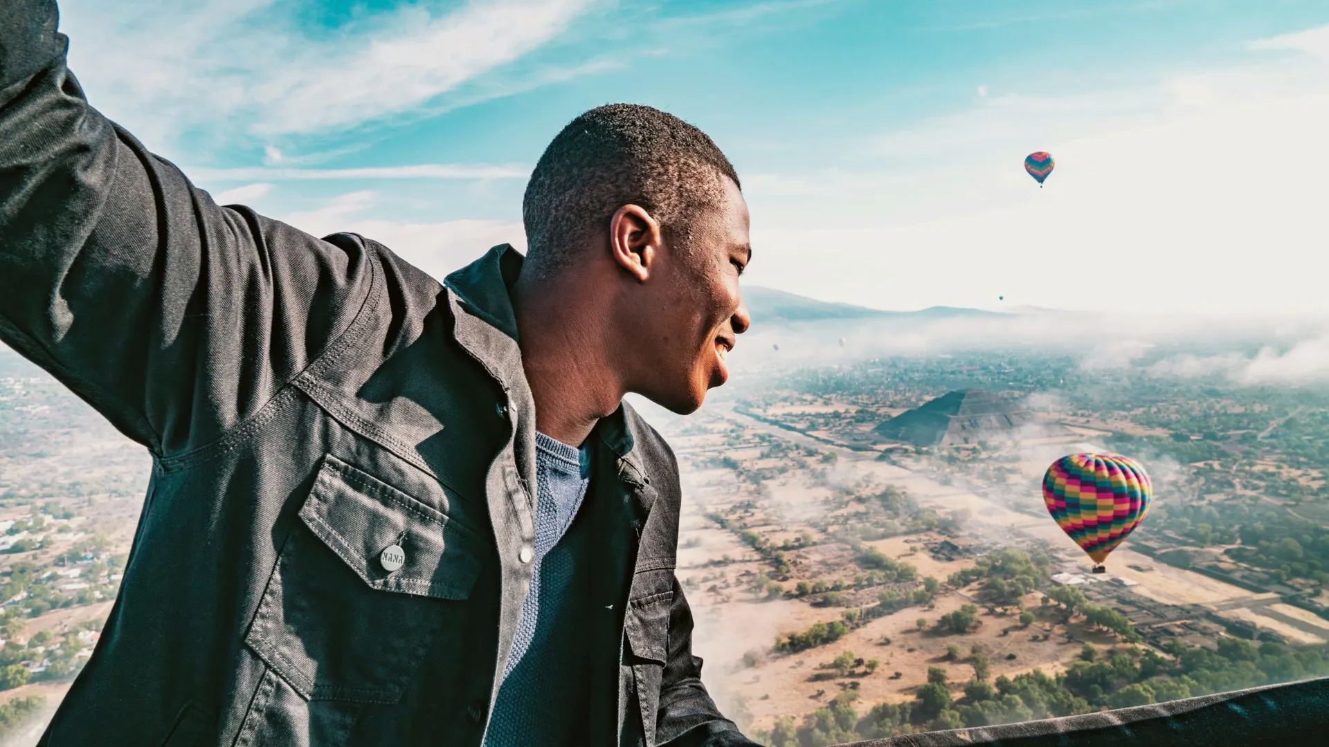 A man enjoying a hot air balloon flight over the Pyramids of Teotihuacán on Contiki's Mexican Fiesta Tour