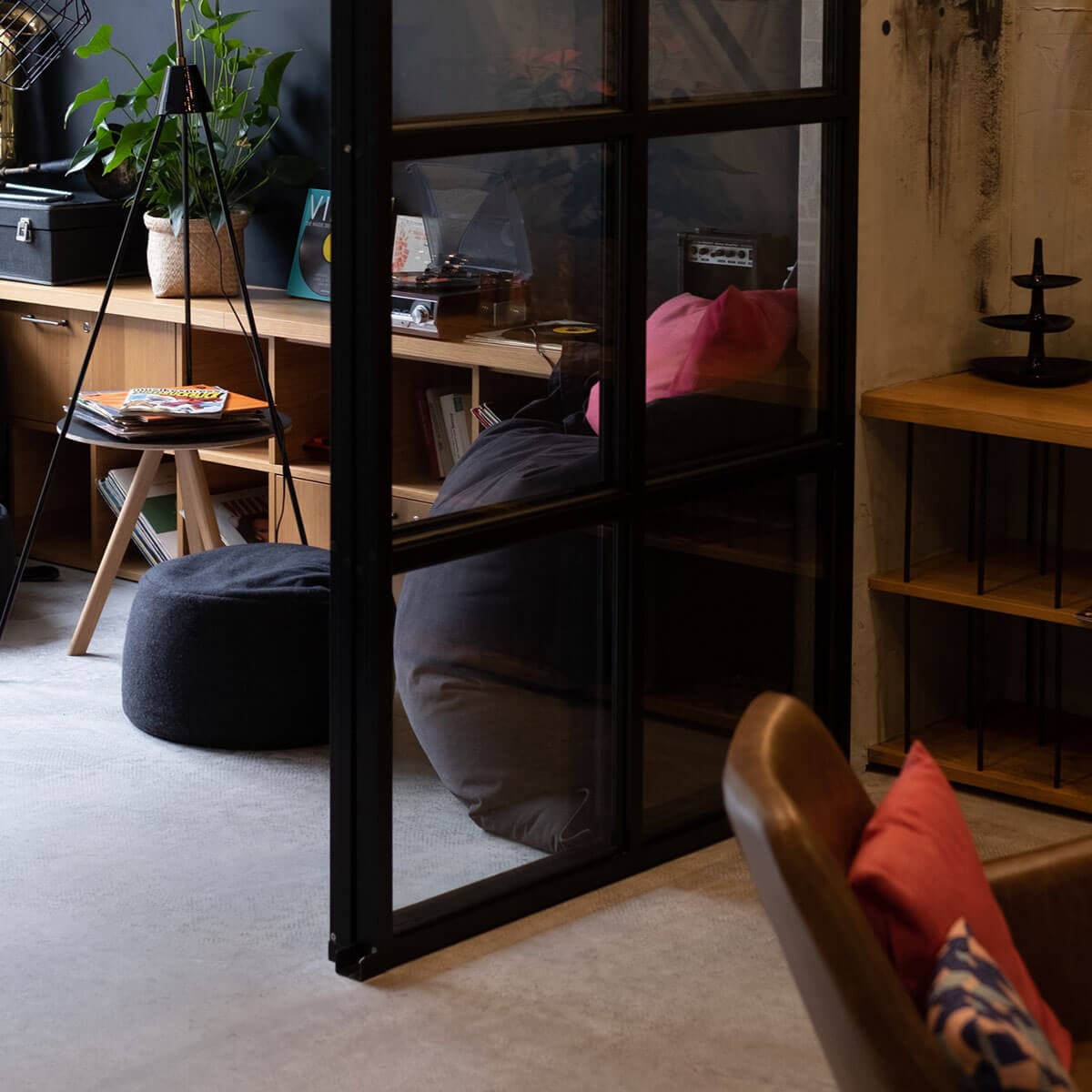 Moxy Hotel Berlin living room with recreation space, books and decorations