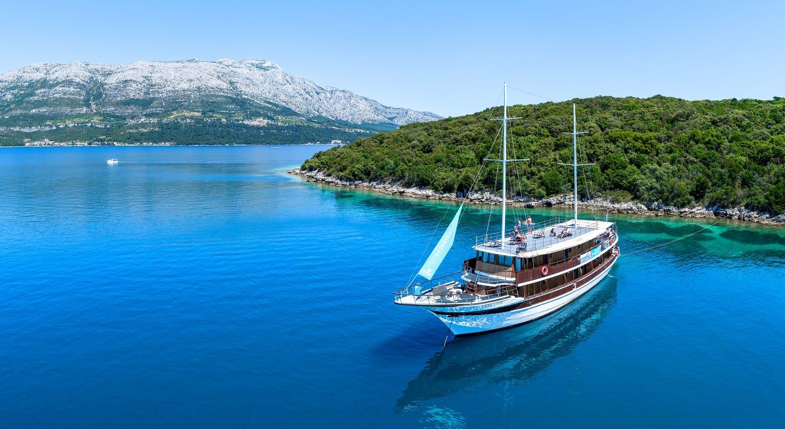island hopping cruise in croatia