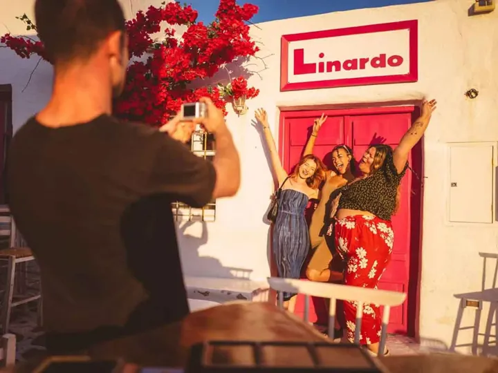 Happy Friends taking pictures