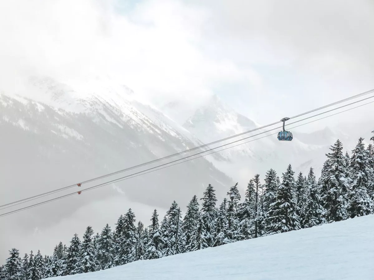 imgi_40_ski-lift-snowy-mountains.jpeg