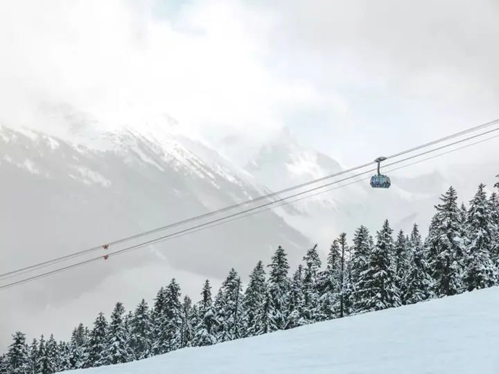 imgi_40_ski-lift-snowy-mountains.jpeg