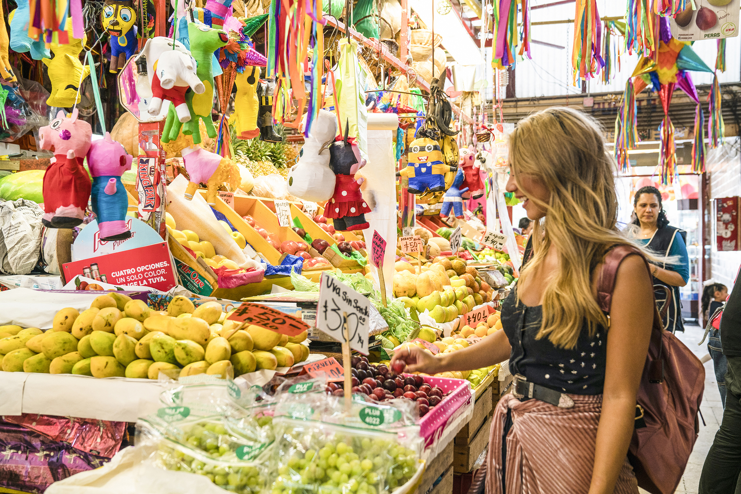  Taste Street Food at a Local Market