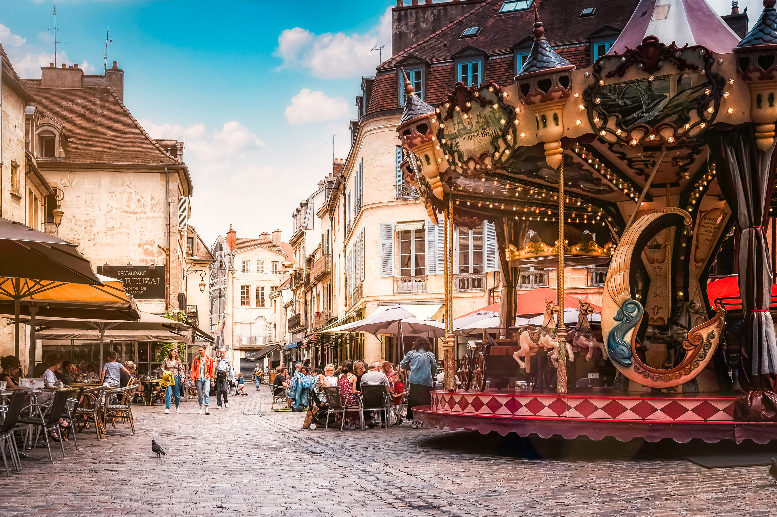 Get to know Dijon on foot