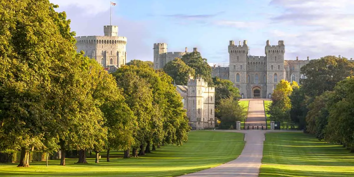 The Long Walk With Windsor Castle In The Background Windsor Berkshire England United Kingdom Europe