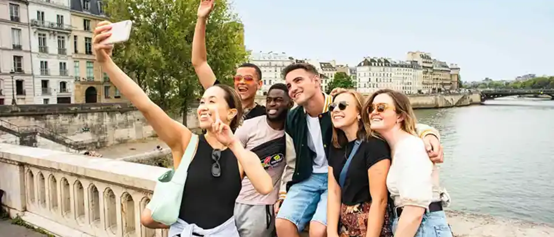 group-taking-selfie-on-bridge-in-paris-france-xl-2845eurs2022.webp