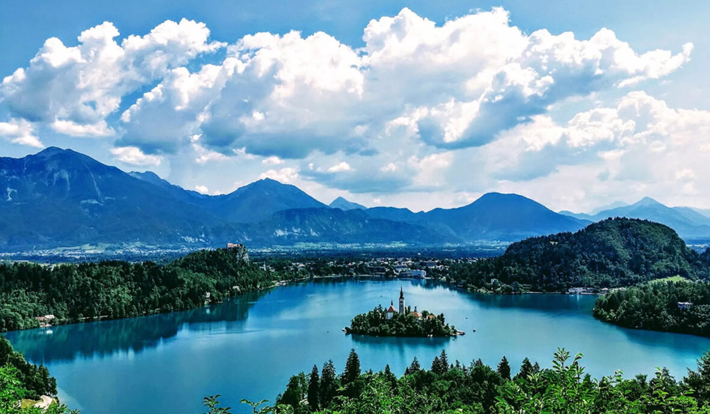 Beautiful lake & mountains