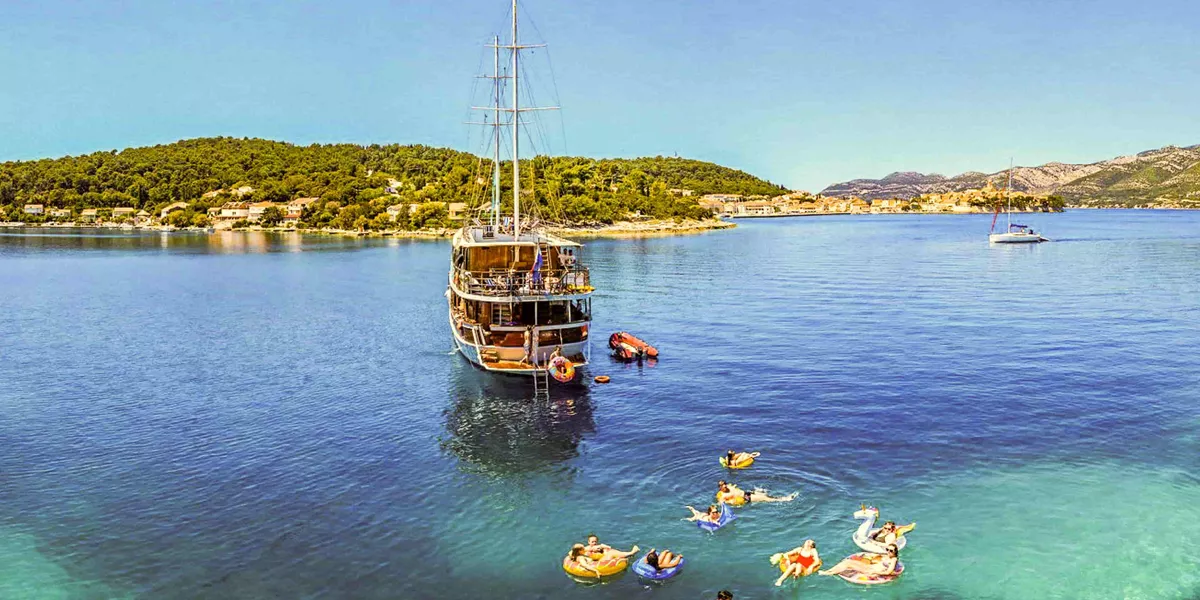 Contiki Travellers On A Island Hopping In Croatia Min