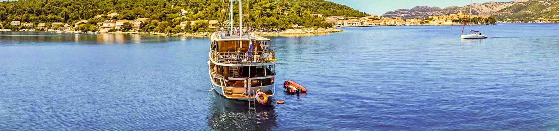 Contiki Travellers On A Island Hopping In Croatia Min