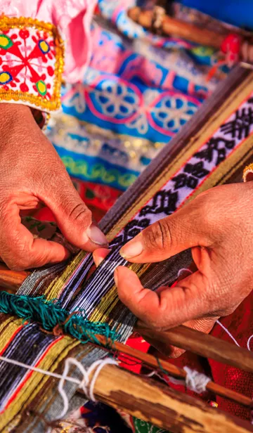 Peruvian Woman Weaving Near Colca Canyon, Peru 186801670