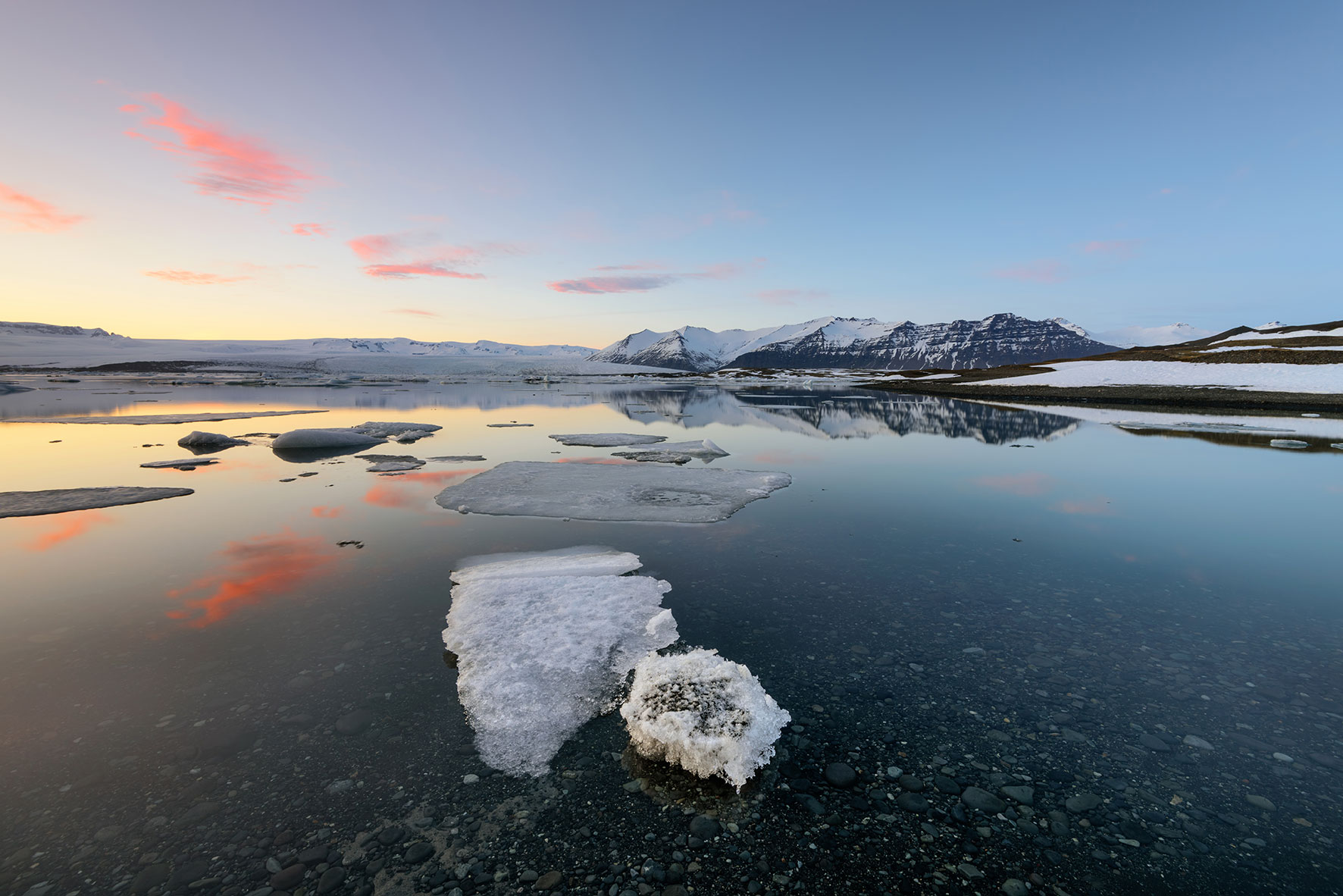 Visit Jökulsárlón Glacier Lagoon & Diamond Beach