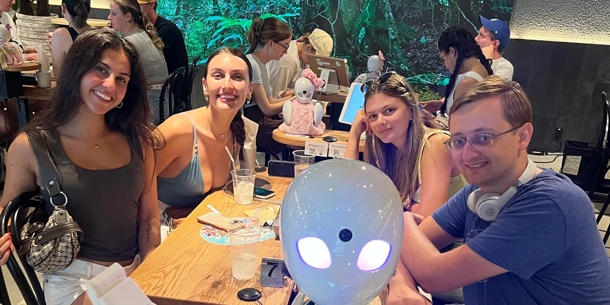 Group Dining With A Robot