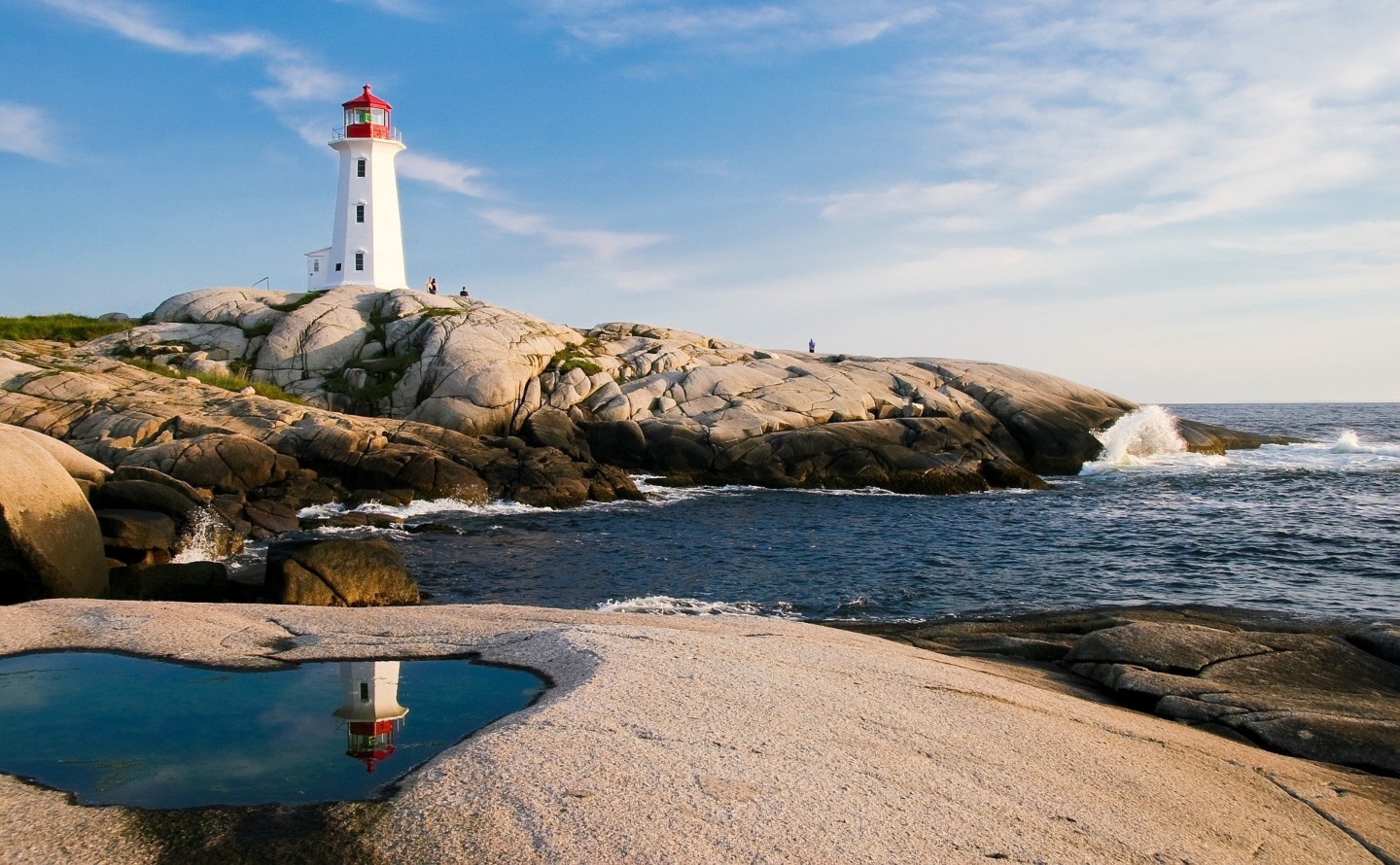 lighthouse-1872998_1920-1.jpg
