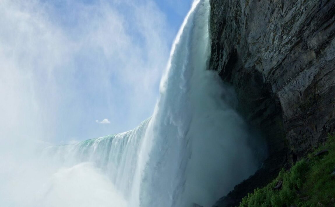 Things to do in Niagara falls now include a stunning view of the majestic falls.