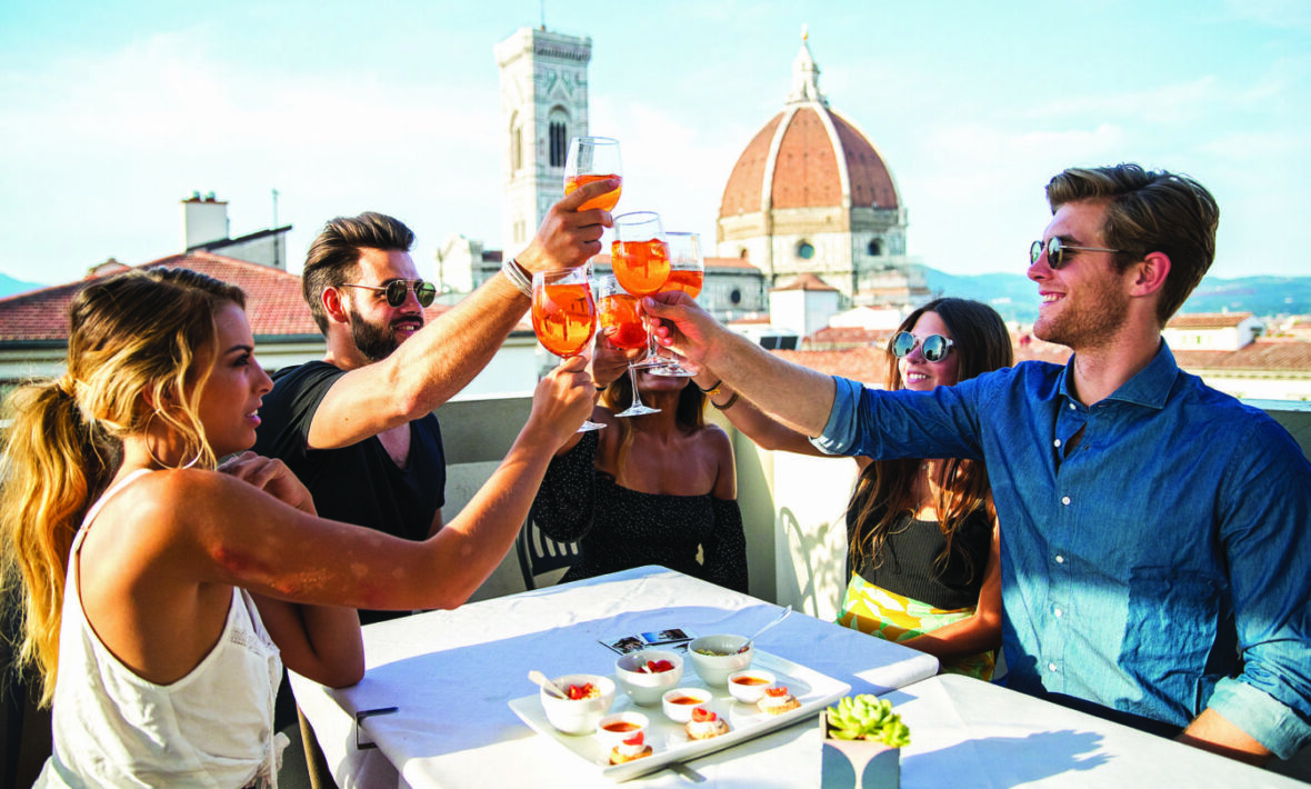 friends-drinking-aperol-in-florence