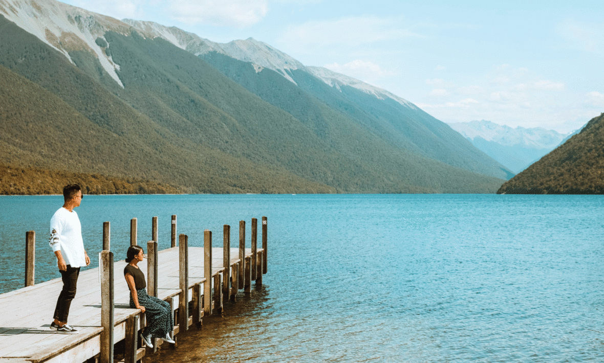 New-Zealand-Mountains-Couple