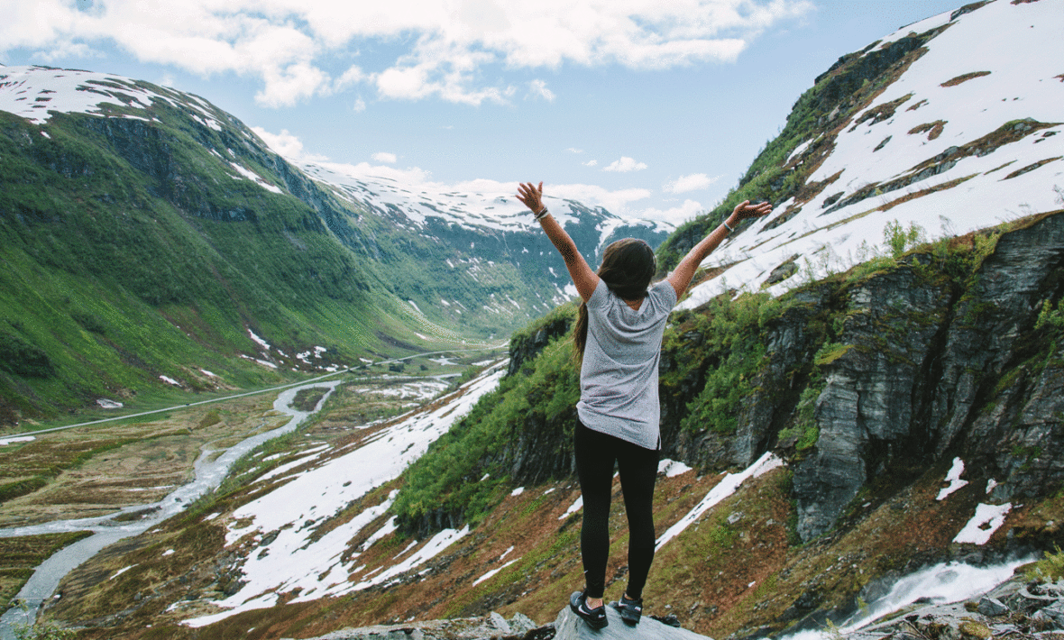 Norwary-girl-mountains