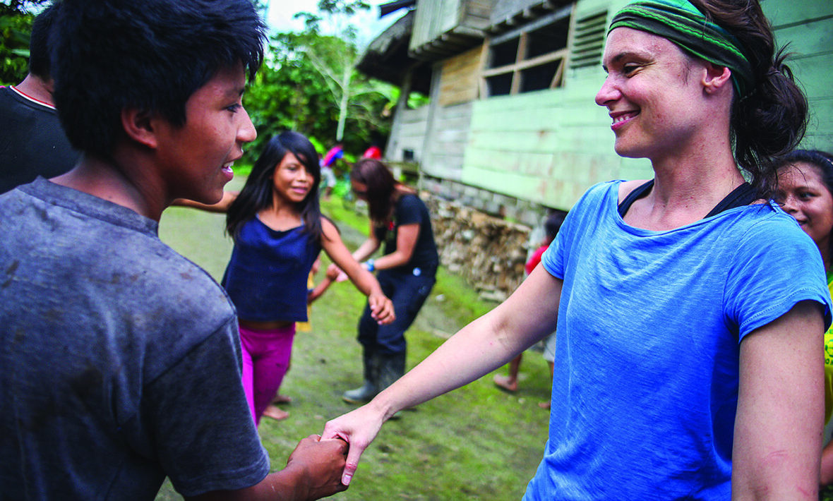 Woman-children-volunteering