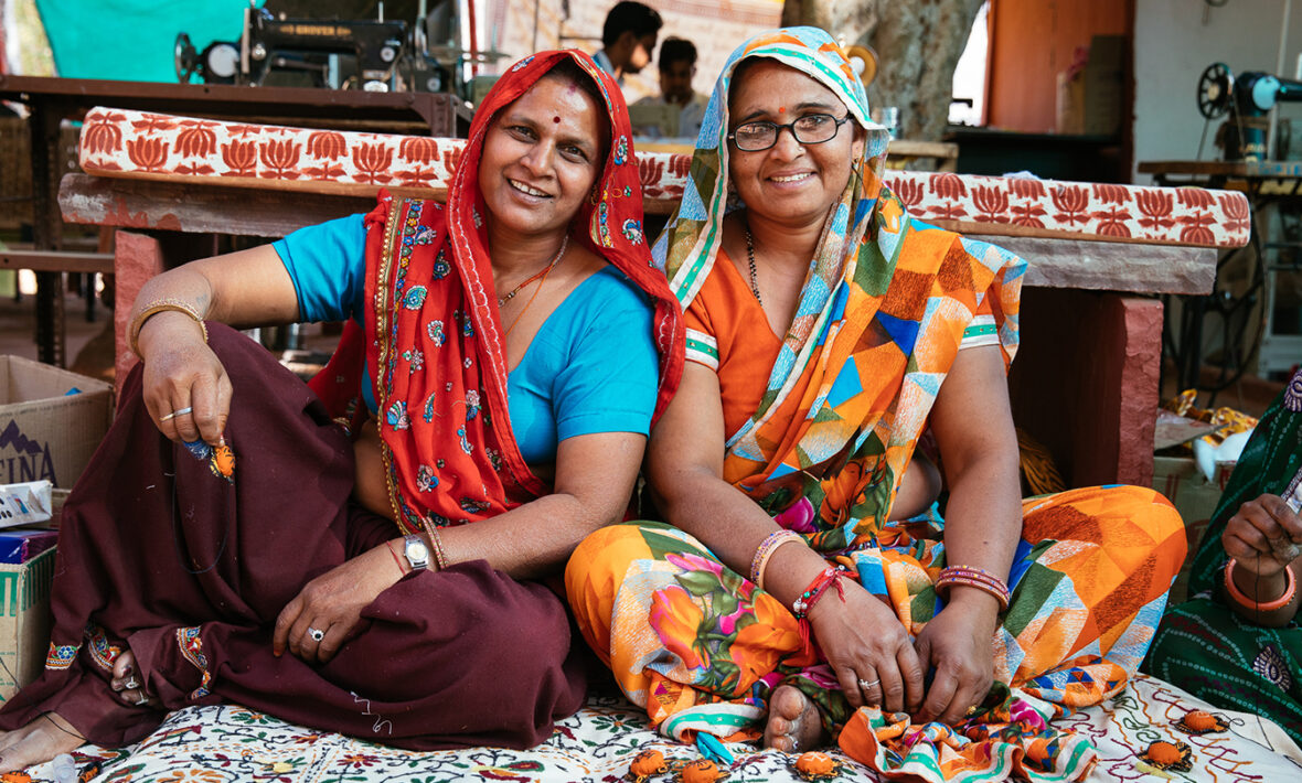 indian-women-dhonk-centre