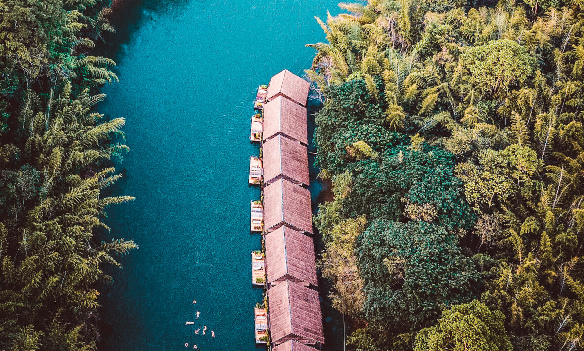 Floating raft hotel