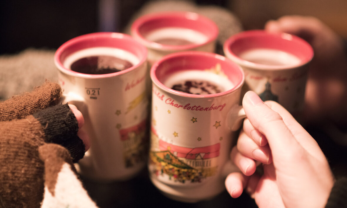 Image of 4 mugs of mulled wine