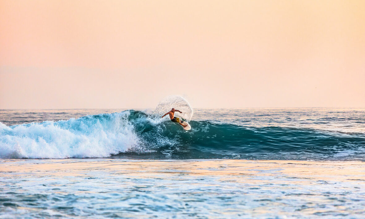 Surfing in Paradise – Australia Plus Hawaii